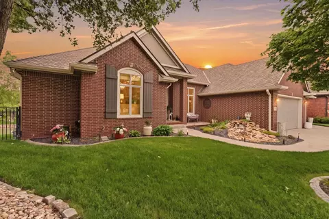 2009 W Harborlight Ct, Wichita, KS 67204