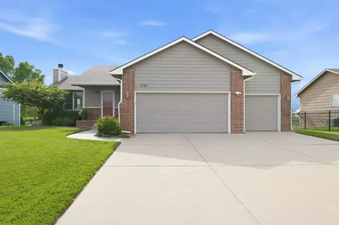 1705 N Nickelton Cir, Wichita, KS 67235