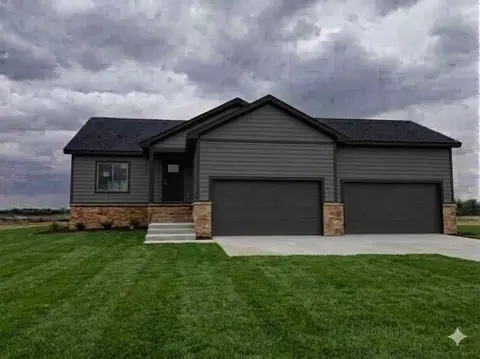 1620 E Midway Ct, Valley Center, KS 67147