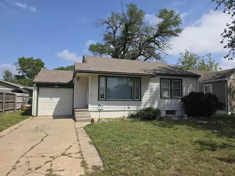 202 W 25th Ave, Hutchinson, KS 67502
