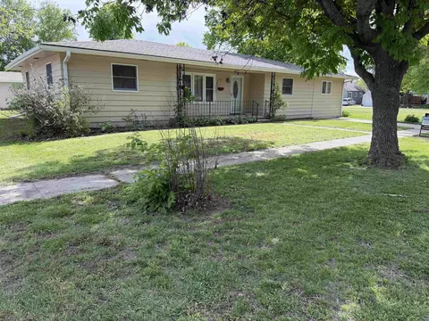 512 Campbell Ave, Clyde, KS 66938