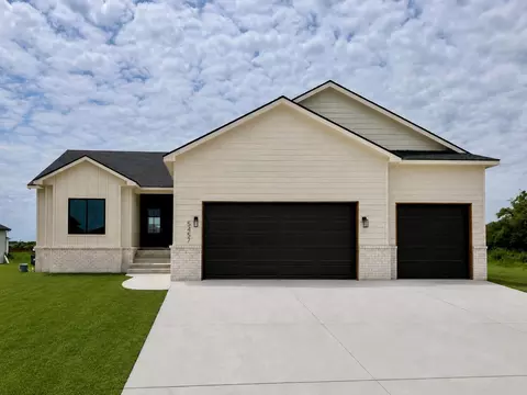 5457 N St Paul St, Wichita, KS 67204