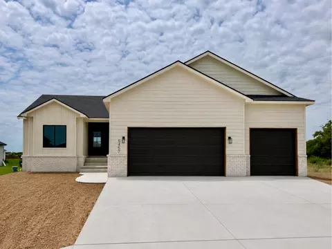 5457 N St Paul St, Wichita, KS 67204