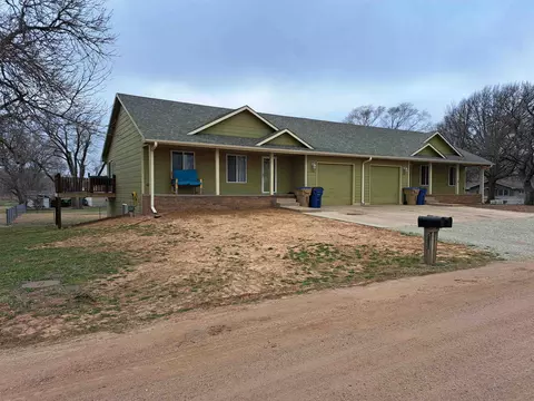 235 W Wood Ave, Clearwater, KS 67026