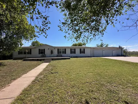 1329 Hillside, Winfield, KS 67156