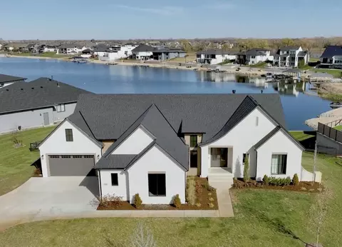 2214 N Emmalyn Cir, Wichita, KS 67205