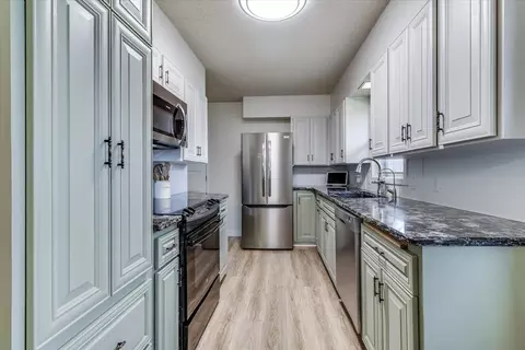 Kitchen - 528 Sweezy, Halstead, KS 67056 photo 3 of 3