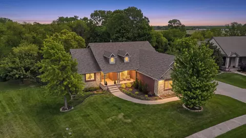 1210 E Rolling Hills Dr, Augusta, KS 67010