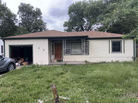 1208 N Manchester, Newton, KS 67114