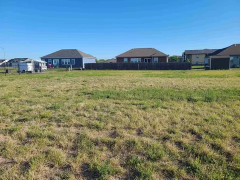 1407 Curtiss Dr, Mcpherson, KS 67460