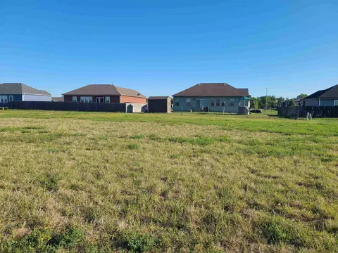 1413 Curtiss Dr, Mcpherson, KS 67460