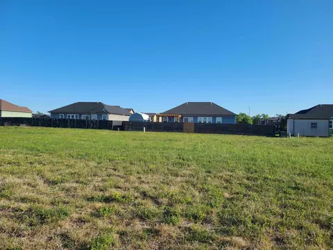 1425 Curtiss Dr, Mcpherson, KS 67460