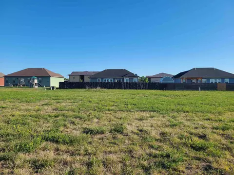 1419 Curtiss Dr, Mcpherson, KS 67460