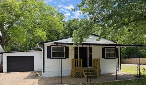 1520 Frankfort, Winfield, KS 67156