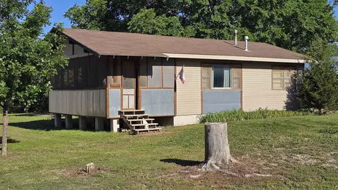 216 N Sunset Ter, Toronto, KS 66777
