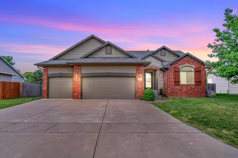 706 E Rolling View Dr, Park City, KS 67147