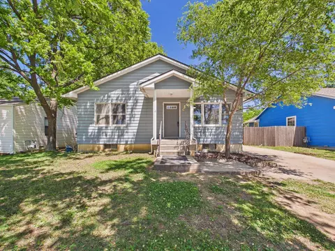 628 E Main St, Mulvane, KS 67110
