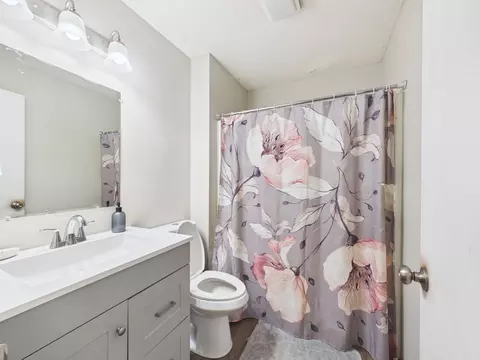 Bath - 628 E Main St, Mulvane, KS 67110 photo 3 of 4