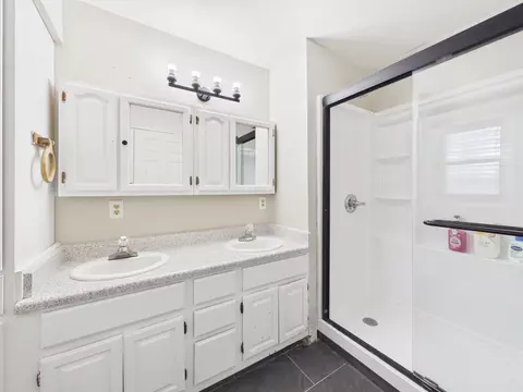 Bath - 628 E Main St, Mulvane, KS 67110 photo 2 of 4