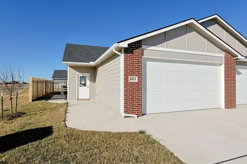 3827-3829 S Bluelake Ct, Wichita, KS 67215