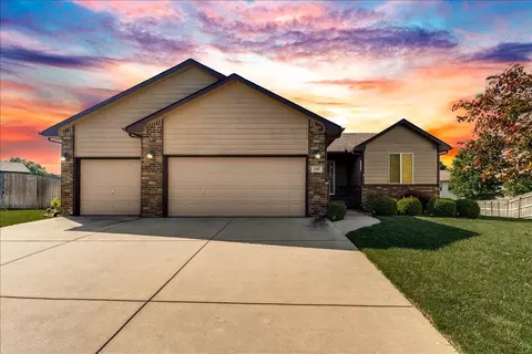 840 E Winding Ln Ct, Derby, KS 67037