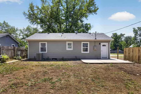 Exterior - 428 E Bridge St, Mulvane, KS 67110 photo 4 of 6