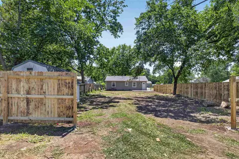 Exterior - 428 E Bridge St, Mulvane, KS 67110 photo 5 of 6