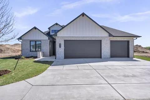 8317 Waterway Ct, Maize, KS 67101