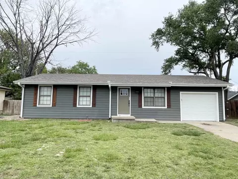 1427 Bradshaw Dr, Salina, KS 67401