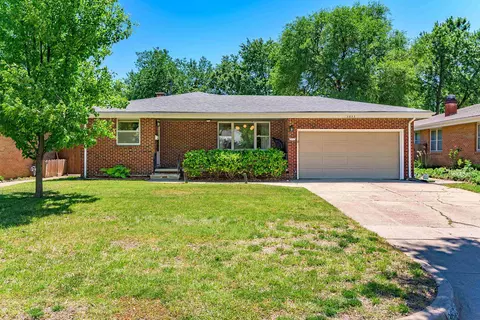 3823 E Funston St, Wichita, KS 67218