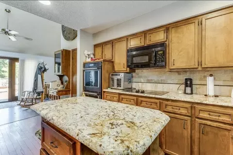 Kitchen - 16 N Circle Dr, Mulvane, KS 67110 photo 3 of 4