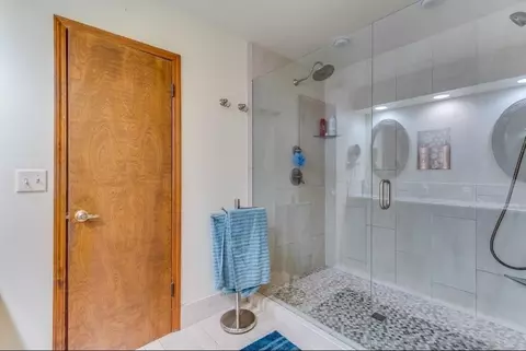 Bath - 16 N Circle Dr, Mulvane, KS 67110 photo 3 of 4