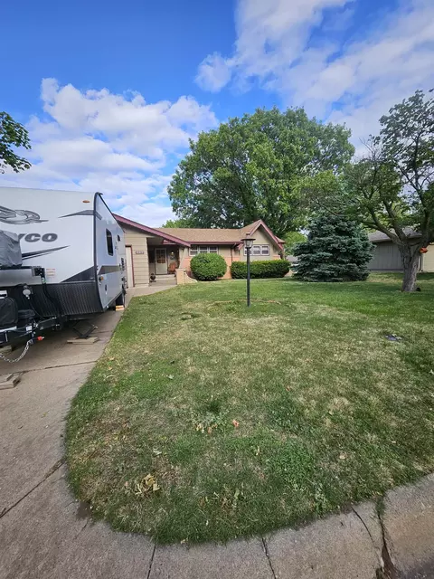 537 Aullwood Rd, Salina, KS 67401