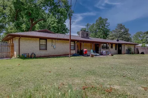 Exterior - 1810 E 13th Ave, Winfield, KS 67156 photo 3 of 4