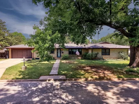 1810 E 13th Ave, Winfield, KS 67156