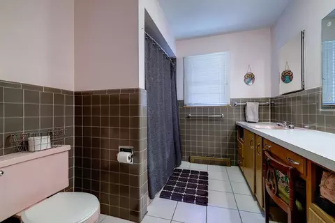 Bath - 1810 E 13th Ave, Winfield, KS 67156 photo 1 of 2