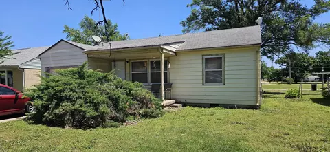 1720 Poplar St, Winfield, KS 67156