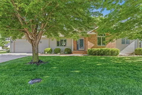 506 Wedgewood Ct, Hesston, KS 67062