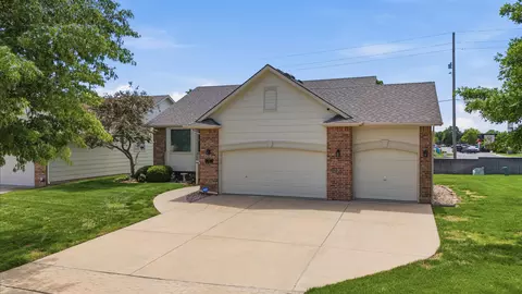 269 S Maple Dunes Ct, Wichita, KS 67235