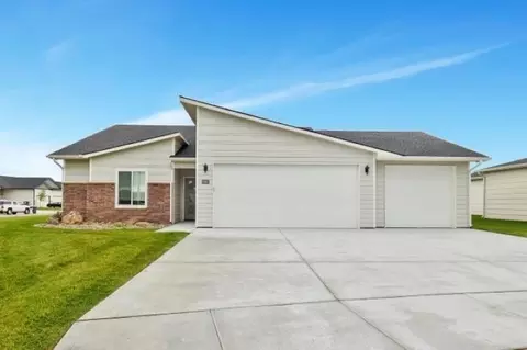 1013 W Long Path, Goddard, KS 67052