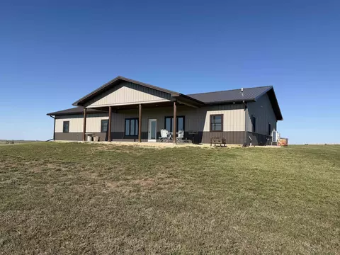 292 14th Rd, Miltonvale, KS 67466