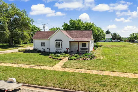 115 S 2nd St, Lincoln, KS 67455