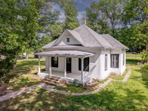 512 E 3rd, Winfield, KS 67156