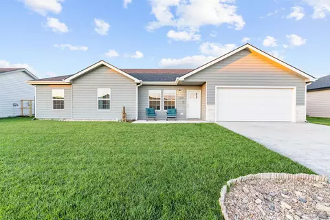 1213 Nautical Dr, Salina, KS 67401