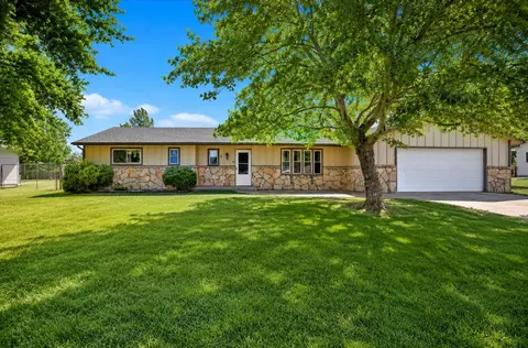 504 N Ridge Way Rd, Rose Hill, KS 67133
