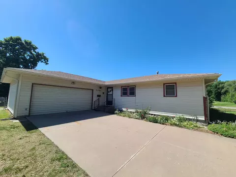 515 N Pine St, Lindsborg, KS 67456