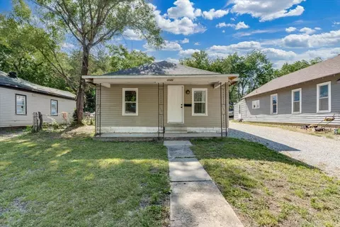 1121 N School, Augusta, KS 67010