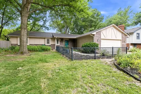 1108 E James St, Derby, KS 67037