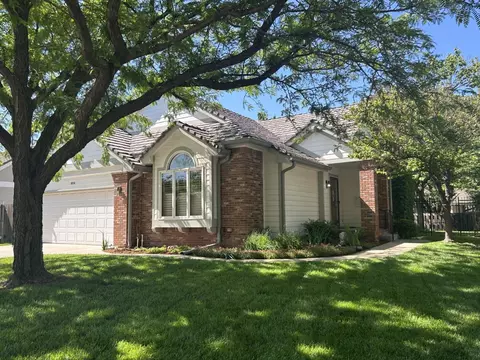 8818 E Bradford Cir, Wichita, KS 67206