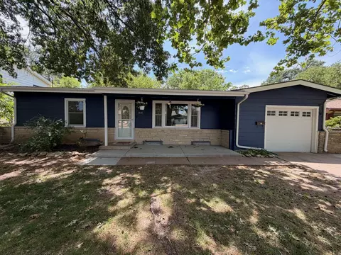 1439 N Community Dr, Derby, KS 67037